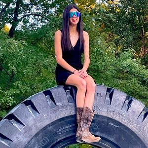 Meet your Posher, Kayelee